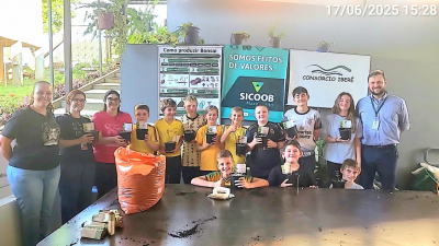 Alunos da Escola Padre Jorge Annecken participam de Oficina de Bonsai com foco em educação ambiental